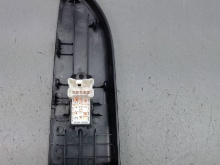 COMMANDE LEVE-GLACE PORTE AVD NISSAN MICRA 2009-