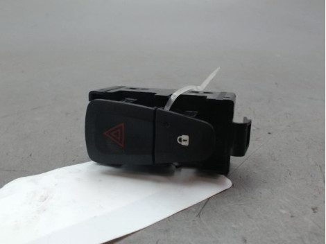 BOUTON DE WARNING DACIA SANDERO II Phase 1 2012-...