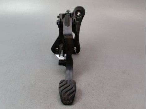 PEDALE EMBRAYAGE DACIA SANDERO 2008-