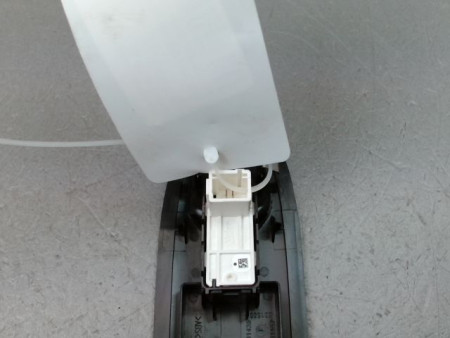COMMANDE LEVE-GLACE PORTE AVD PEUGEOT 208 Phase 1 2012-...