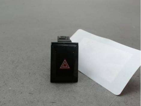 BOUTON DE WARNING TOYOTA COROLLA 2004-