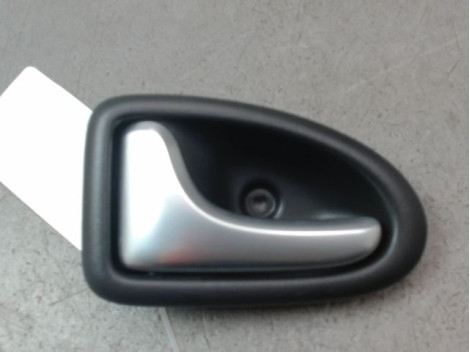 POIGNEE INTERIEURE PORTE ARRIERE GAUCHE RENAULT CLIO CAMPUS II Phase 2 2009-2012