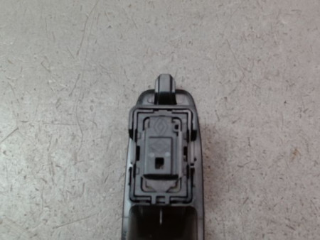 COMMANDE LEVE-GLACE PORTE ARD RENAULT CLIO
