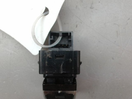 COMMANDE LEVE-GLACE PORTE AVD AUDI A3