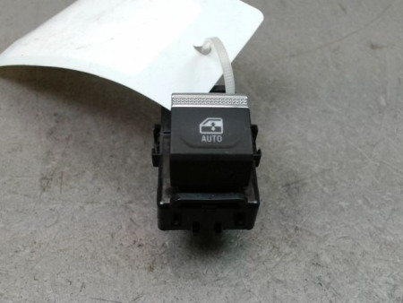 COMMANDE LEVE-GLACE PORTE ARD RENAULT CLIO