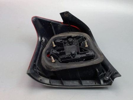 FEU ARRIERE DROIT TOYOTA AVENSIS 2005-