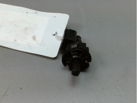 CONTACTEUR PORTE AVANT DROIT DACIA DUSTER 2010-