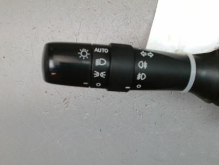 COMMANDE ECLAIRAGE TOYOTA YARIS II 2010-
