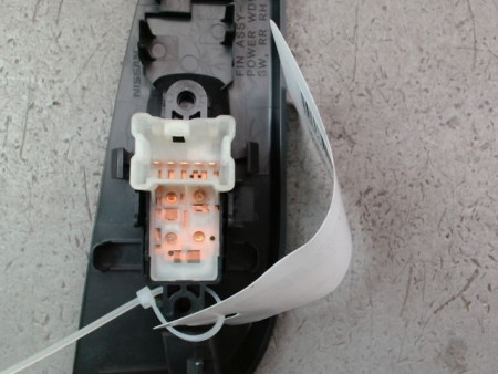 COMMANDE LEVE-GLACE PORTE ARD NISSAN PULSAR
