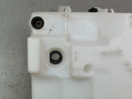 RESERVOIR LAVE-GLACE AVANT FORD FOCUS III Phase 2 2014-...