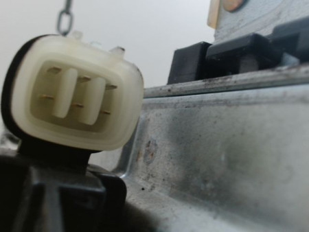 MECANISME+MOTEUR LEVE-GLACE AVANT DROIT MITSUBISHI PAJERO 2003-