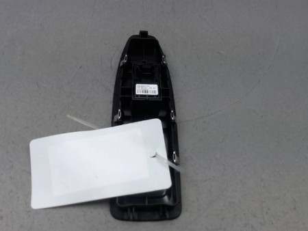 COMMANDE LEVE-GLACE PORTE AVD BMW SERIE 1