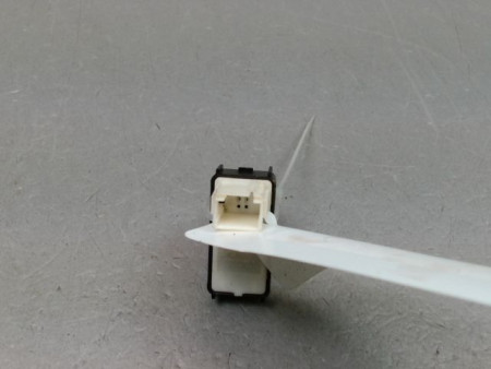 COMMANDE LEVE-GLACE PORTE AVD PEUGEOT 3008 2009-