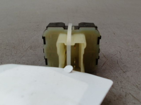 COMMANDE LEVE-GLACE PORTE AVG DACIA DUSTER 2010-
