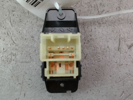 COMMANDE LEVE-GLACE PORTE AVD KIA STONIC