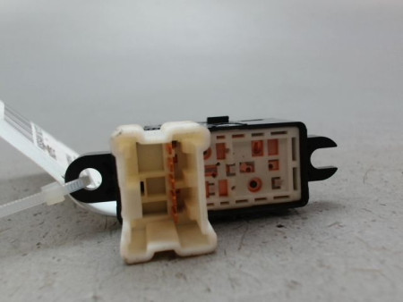 COMMANDE LEVE-GLACE PORTE AVD NISSAN NOTE