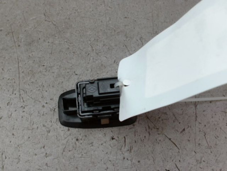 COMMANDE LEVE-GLACE PORTE AVD RENAULT CAPTUR