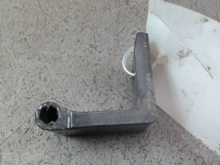 CHARNIERE HAYON G OPEL CORSA 2010-