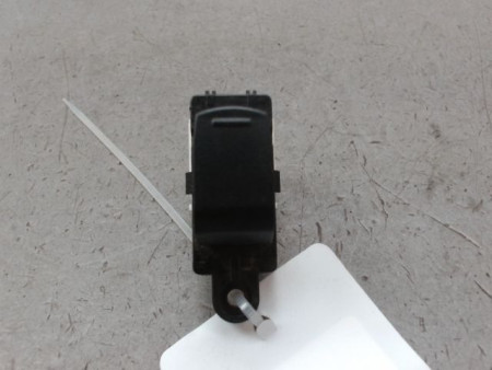 COMMANDE LEVE-GLACE PORTE AVD SUZUKI SWIFT