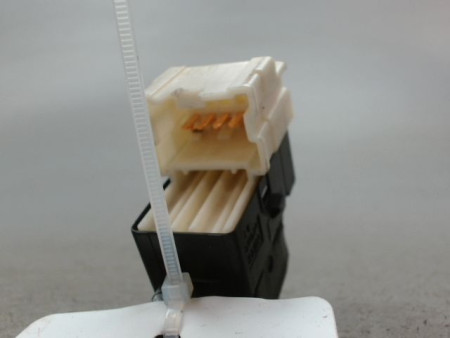 COMMANDE LEVE-GLACE PORTE AVD SUZUKI SWIFT