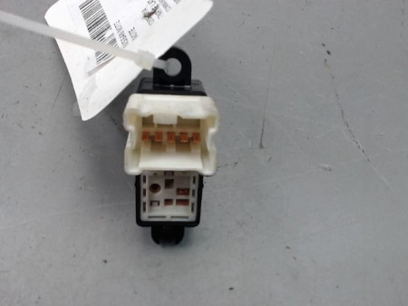 COMMANDE LEVE-GLACE PORTE ARD NISSAN NOTE