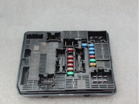 PLATINE FUSIBLE AVANT RENAULT IV