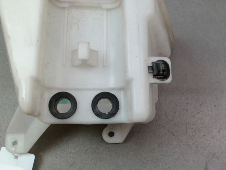 RESERVOIR LAVE-GLACE AVANT TOYOTA YARIS 2005-