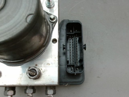 UNITE HYDRAULIQUE ABS RENAULT IV