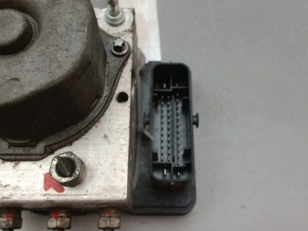 UNITE HYDRAULIQUE ABS SUZUKI SWIFT