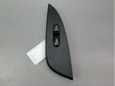COMMANDE LEVE-GLACE PORTE AVD NISSAN PULSAR