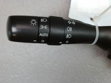 COMMANDE ECLAIRAGE TOYOTA VERSO 2010-