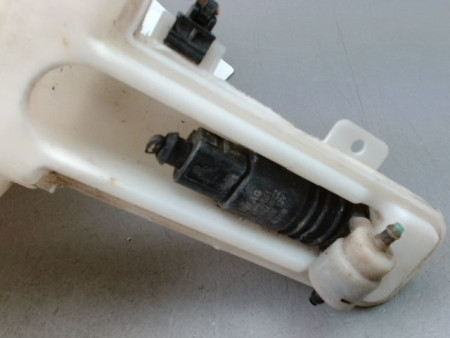 RESERVOIR LAVE-GLACE AVANT VOLKSWAGEN PASSAT BERL. V 2005-2010