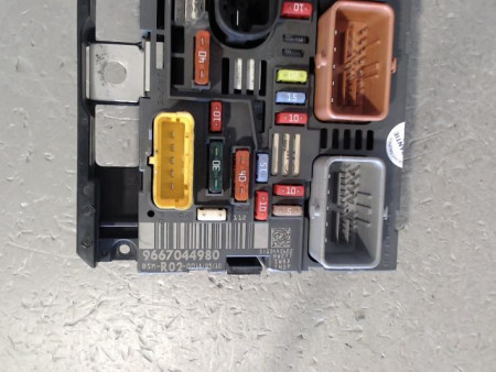 BOITE A FUSIBLES PEUGEOT 407 SW Phase 2 2008-2011