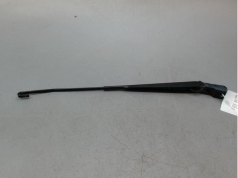 BRAS ESSUIE-GLACE AVANT DROIT DACIA SANDERO I 2008-2012