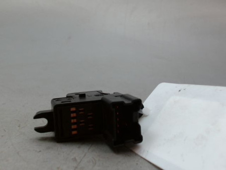 COMMANDE LEVE-GLACE PORTE AVD NISSAN NOTE