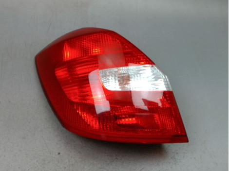 FEU ARRIERE GAUCHE  SKODA FABIA 2007-