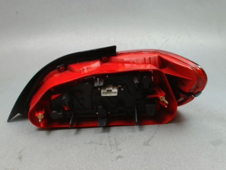 FEU ARRIERE GAUCHE  PEUGEOT 406 BERL. Phase 2 1999-2004