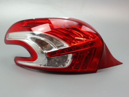 FEU ARRIERE GAUCHE  PEUGEOT 208 Phase 1 2012-...