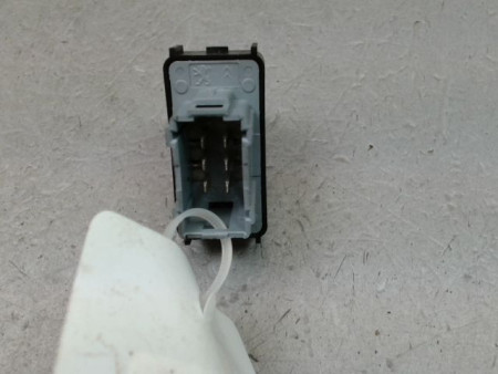 COMMANDE LEVE-GLACE PORTE AVD CITROEN BERLINGO