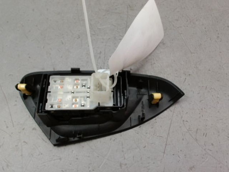 COMMANDE LEVE-GLACE PORTE AVG PEUGEOT 108