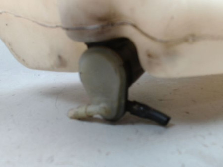 RESERVOIR LAVE-GLACE AVANT PEUGEOT 206 + 2009-2013