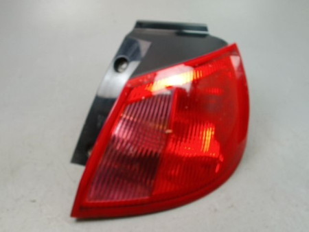 FEU ARRIERE DROIT MITSUBISHI COLT