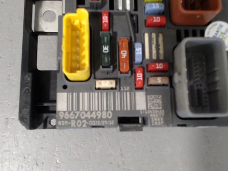 BOITE A FUSIBLES PEUGEOT 407 BERL. Phase 2 2008-2011