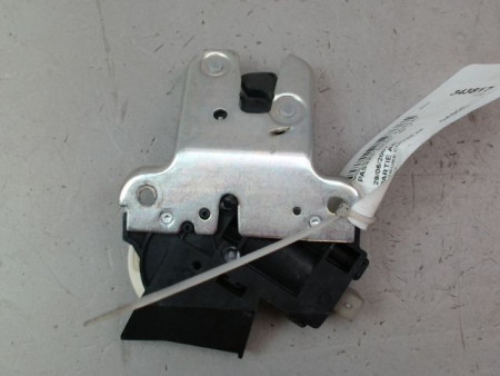 SERRURE COFFRE ARRIERE VOLKSWAGEN PASSAT BERL. V 2005-2010