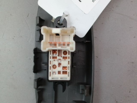 COMMANDE LEVE-GLACE PORTE AVD NISSAN NV200
