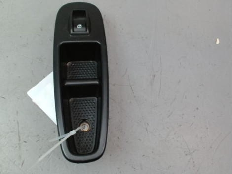 COMMANDE LEVE-GLACE PORTE AVD FIAT 500