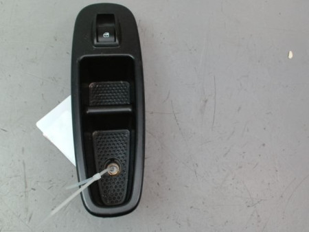 COMMANDE LEVE-GLACE PORTE AVD FIAT 500