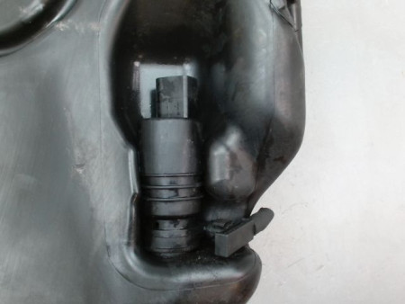 RESERVOIR LAVE-GLACE AVANT MERCEDES CLASSE C BERL. III Phase 1 (204) 2007-2010