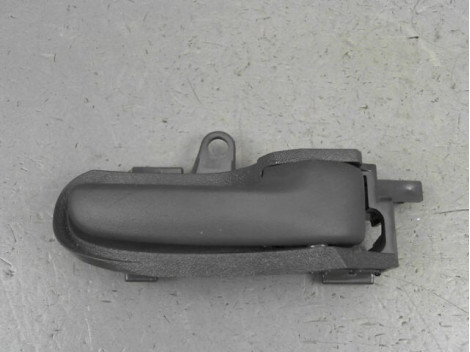 POIGNEE INTERIEURE PORTE AVANT DROIT PEUGEOT 107