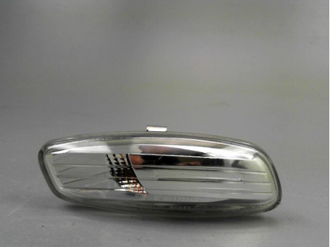 REPETITEUR AILE DROIT PEUGEOT 207